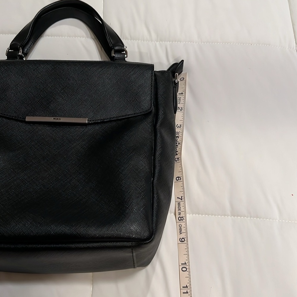 Gorgeous Tumi Saffiano Leather Handbag - Picture 4 of 11